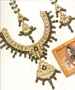 Pakistani jewelry made of Kundan