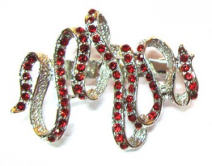 Red colored Kundan Brooch and sareeh pin