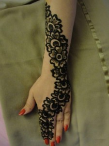 Latest Backhand Mehndi Design