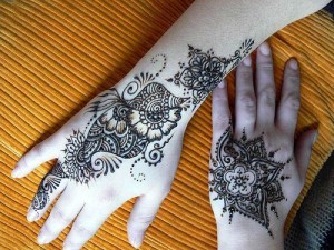 Latest Artistic Mehndi Design