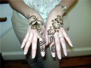 Mehandi Designs on Back Hands