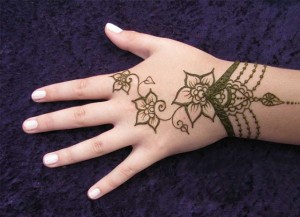 Simple Wrist Mehndi Design