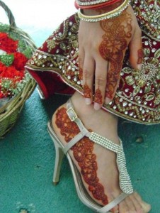 Matching Hand and Feet Mehndi with Dress