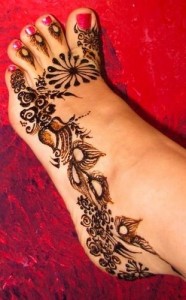 Simple Feet Outline Mehndi