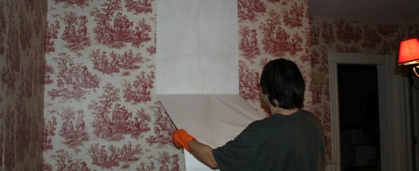 How to Remove Old Wallpapers at Home