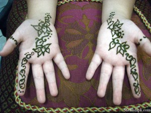 Simple Mehndi design for Kids