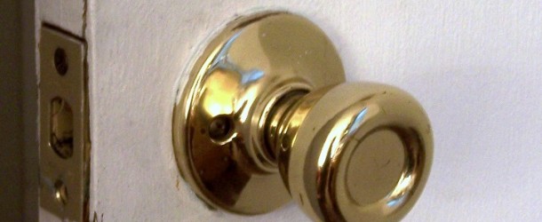 How To Easily Remove Dirt From Door Handles