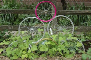 Outdoor Sculpture to Reuse and Recycle Your Old Bicycle
